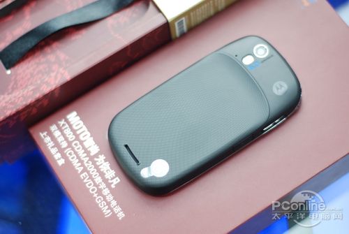 摩托XT800智能手机评测：高端大气设计，屏幕显示效果出色但易留指纹