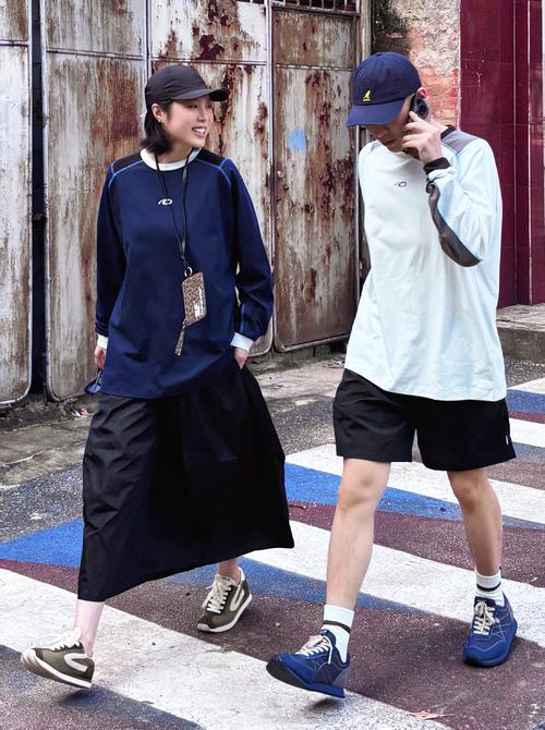 淘宝情侣装挑选攻略：3大实用技巧，助你穿出默契与个性