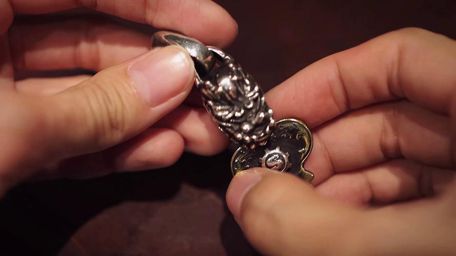探秘神秘商店：古董钥匙背后的传说与虚假护身符的陷阱，你经历过吗？