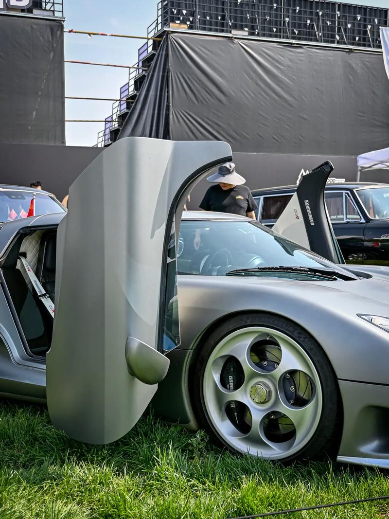 柯尼赛格CCR:瑞典幽灵,806马力旋翼门,曾创下356km/h极速纪录